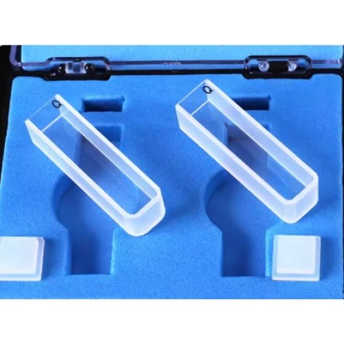 Isolab Spektrofotometre Küveti - Es Kuvars - Makro - 12,5X12,5X45 Mm - 3,5 Ml - 2 Adet/Paket